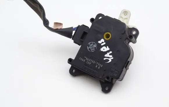 Toyota Yaris Air flap motor/actuator 063700-7900 0637007900