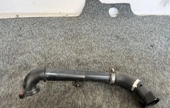 Volkswagen Golf VII Intercooler hose/pipe 04L145770H 04L145770