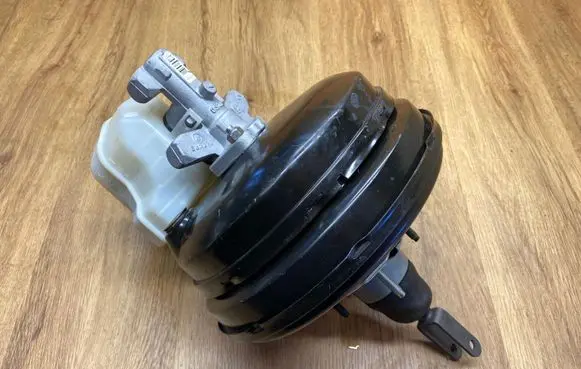 Land Rover Discovery 4 - LR4 Brake booster AH222B195BC