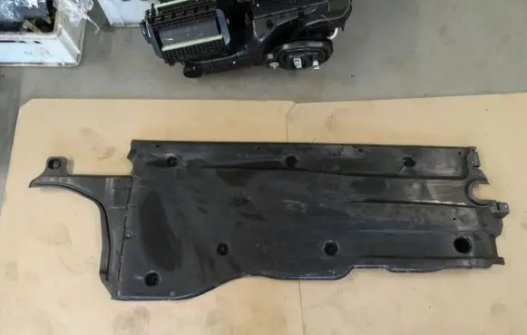 Volkswagen T-Roc Rear underbody cover/under tray 5WA825102A