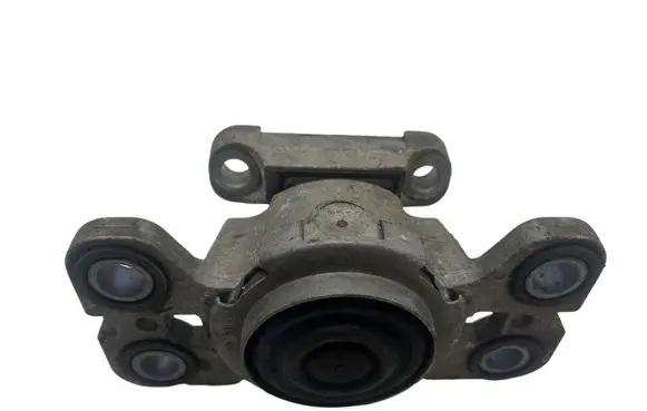 Volvo XC60 Engine mount bracket 3131687602 3131687603
