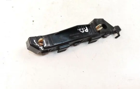 Front bumper mounting bracket
