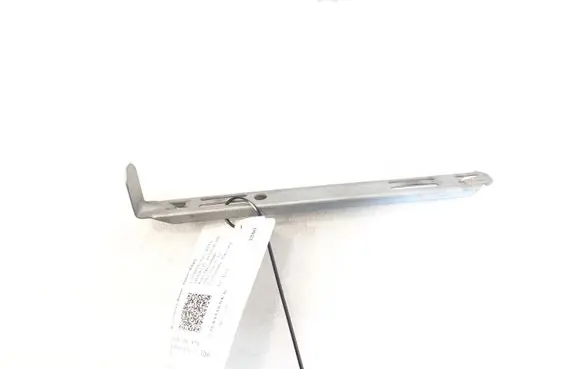 Headlight/headlamp mounting bracket