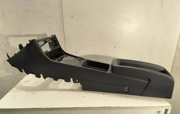 Volkswagen PASSAT B6 Center console 3C0863319F