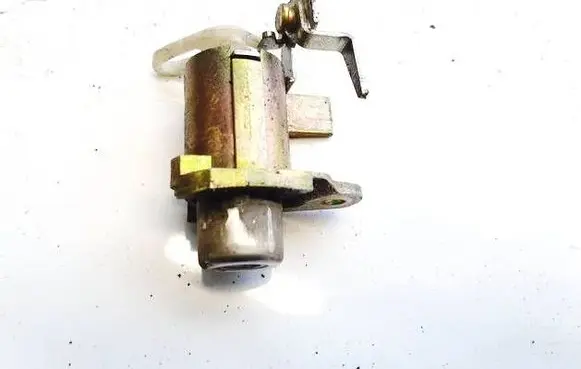 Toyota Yaris Front door lock (next to the handle) 7q57b