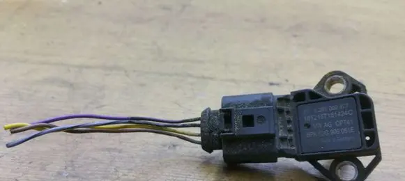 Volkswagen Golf VI Air pressure sensor 03G906051E 0281002977