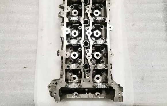 Mercedes-Benz S W221 Engine head R6510160201 110541590