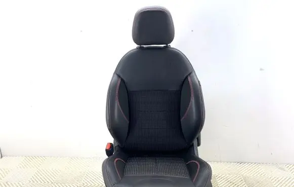 Peugeot 2008 I Front driver seat 