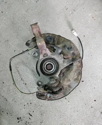 Toyota Corolla Verso E121 Front wheel hub