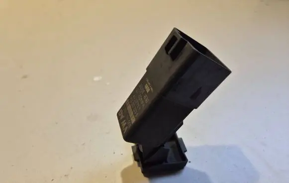 Skoda Octavia Mk2 (1Z) Glow plug pre-heat relay 03G907282A