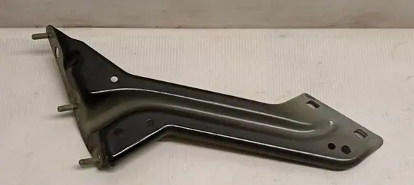 Audi Q5 SQ5 Fender mounting bracket 8R0821136