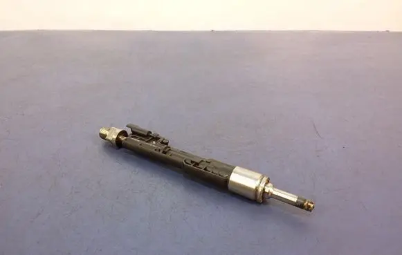 BMW 5 G30 G31 Fuel injector 0261500264
