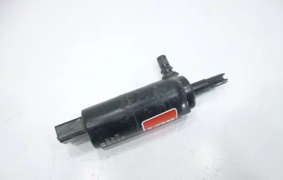 Volkswagen PASSAT B7 Windscreen/windshield washer pump 6R0955681 3308603