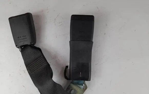 Middle seatbelt (rear)