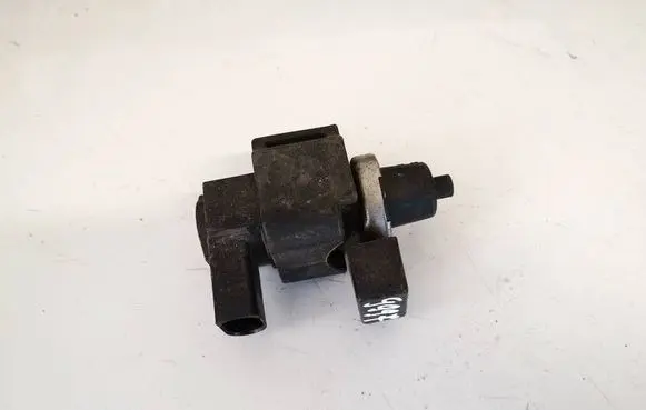 Audi A4 S4 B6 8E 8H Turbo solenoid valve 8e0906628