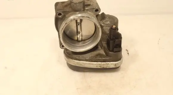 BMW 1 E81 E87 Throttle body valve 143922404