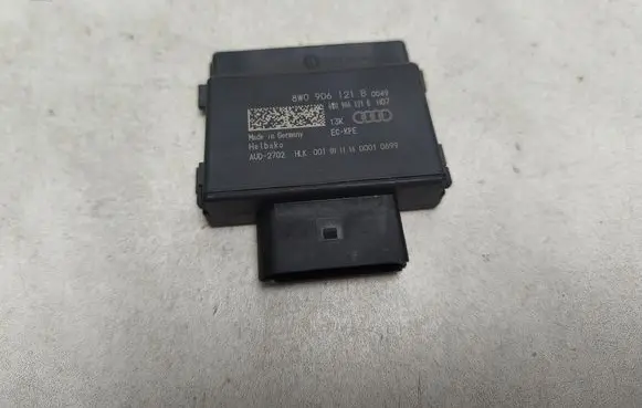 Audi A4 S4 B9 Fuel injection pump control unit/module 8W0906121B