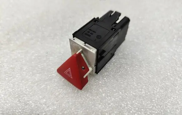 Volkswagen PASSAT B6 Hazard light switch 3C0953509A