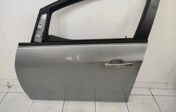 Opel Astra J Front door 42R25