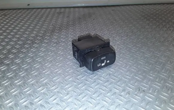 SsangYong Korando Seat heating switch 202008972