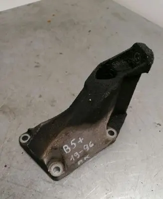 Volkswagen PASSAT B5.5 Engine mounting bracket