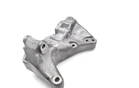 Volvo V40 Generator/alternator bracket 31430702