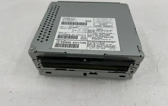 Volvo V70 Radio/CD/DVD/GPS head unit 31260541