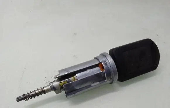 Opel Zafira A Ignition lock 13107754