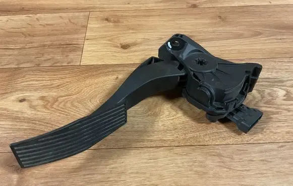 Opel Insignia A Accelerator throttle pedal 6PV00976500 04112008 13237352
