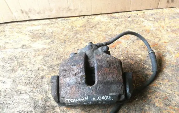 Volkswagen Touran I Front brake caliper