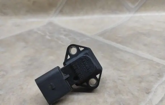 Volkswagen PASSAT B5 Air pressure sensor 0281002177 038906051