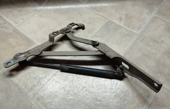 KIA Opirus Tailgate/trunk/boot hinge