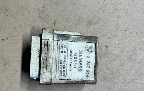 BMW 3 E46 Glow plug pre-heat relay 2247664 72RB511