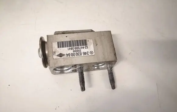Mercedes-Benz A W176 Air conditioning (A/C) expansion valve 2468300084 CZ4475003841
