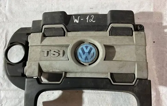Volkswagen Touran I Engine cover (trim) 03C103925J