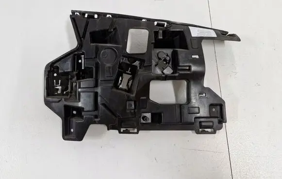 Volvo V40 Front bumper mounting bracket 31425002