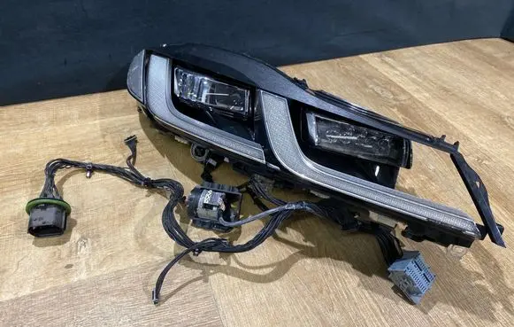 Jaguar F-Pace Spotlight 4R8313W029BC X260761 0021807802