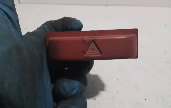 Nissan Primera Hazard light switch 06016