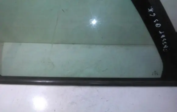 Volkswagen PASSAT B3 Rear side window
