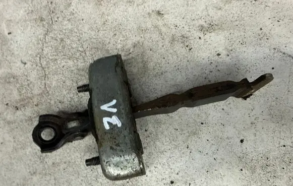 Toyota Auris 150 Rear door check strap stopper
