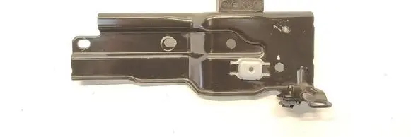 Engine mount vacuum valve