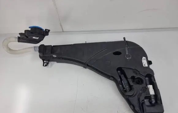 Windshield washer fluid reservoir/tank
