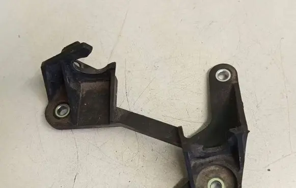 Volvo XC60 Gear shift cable bracket 31325391