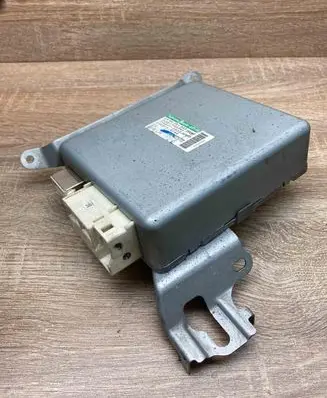 Toyota Avensis T270 Power steering control unit/module 8965005100 2250000790