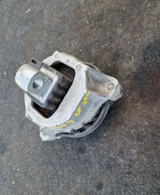 BMW 3 G20 G21 Engine mount bracket 6860472