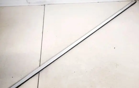 Honda CR-V Front door glass trim molding 