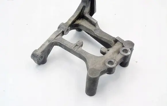 Cadillac STS Engine mounting bracket 12572043