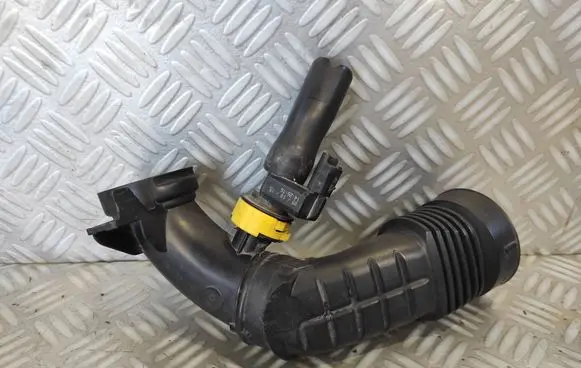 Air intake hose/pipe