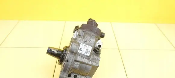 BMW 1 E81 E87 Fuel injection high pressure pump 7797874 N47D20C