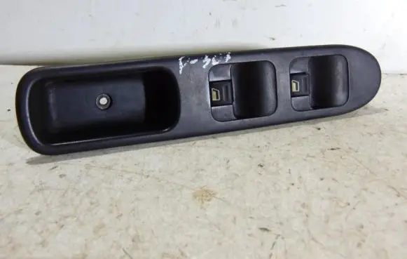 Peugeot 307 Quarter vent window switch 